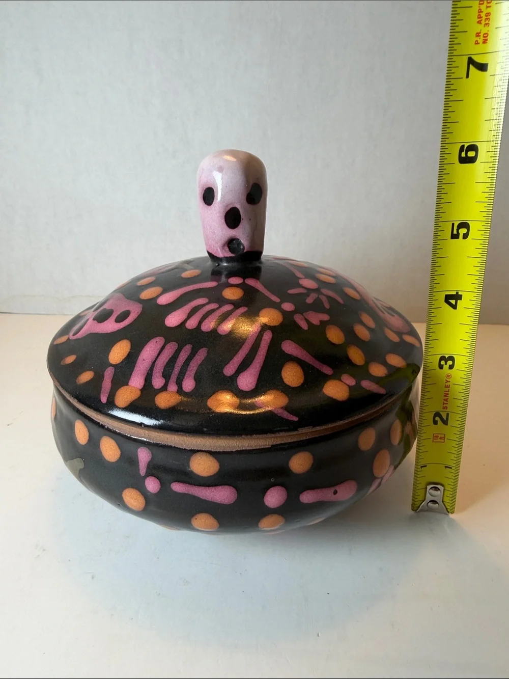 Stephen Kilborn Studio Pottery Day of the Dead Covered Dish Skull Chili EUC
